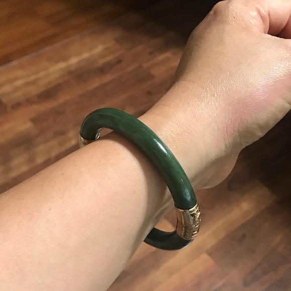 14 K Gold Natural Green Jade Bangle - Picture 8 of 8